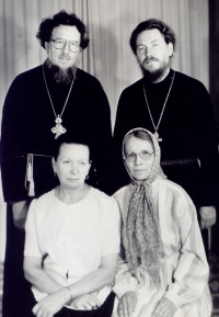 о.Александр с братом о.Борисом и сестрами Татьяной и Еленой, 20.07.1999