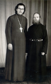 В гостях у родителей. Отец Александр с папой Иваном Григорьевичем. Красноярск, 1973 год