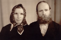 Иван Григорьевич и Анна Никифоровна Пивоваровы, родители протоиерея Александра. Красноярск, 1968 год