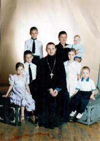 Протоиерей Владимир Пивоваров с семьей