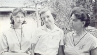 Матушка Нина Ивановна с детьми Ангелиной и Владимиром. Новосибирск, 1982 год