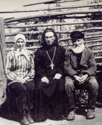 Отец Александр с мамой Анной Никифоровной и дедушкой Григорием Фирсовичем. Бийск, 1962 год