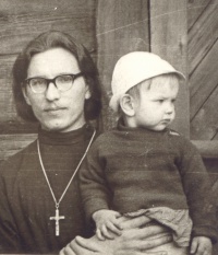 Ангелина Пивоварова с отцом иереем Александром
