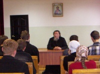 Отец Александр на встрече со студентами НПДУ в новом здании. 2005 год